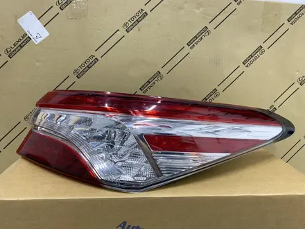 Фонарь в крыло Toyota Camry 70 USA ORIGINAL за 130 000 тг. в Алматы – фото 3