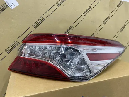 Фонарь в крыло Toyota Camry 70 USA ORIGINAL за 130 000 тг. в Алматы – фото 4