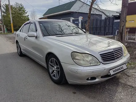 Mercedes-Benz S 320 1999 года за 3 500 000 тг. в Талдыкорган – фото 2