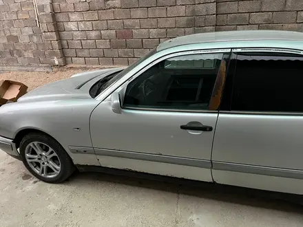 Mercedes-Benz E 230 1995 года за 1 699 999 тг. в Шымкент – фото 4