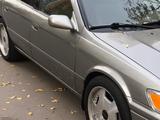 Toyota Camry 1999 годаfor1 600 000 тг. в Атырау – фото 2