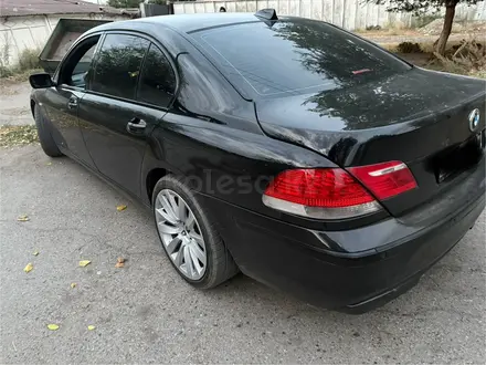 BMW 750 2007 года за 4 000 000 тг. в Алматы – фото 3