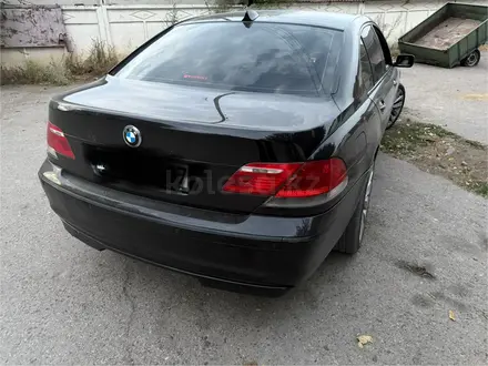 BMW 750 2007 года за 4 000 000 тг. в Алматы – фото 8
