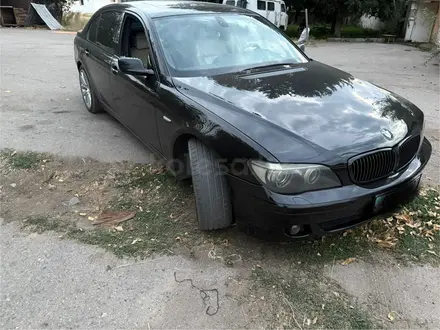 BMW 750 2007 года за 4 000 000 тг. в Алматы – фото 6