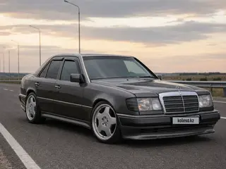 Mercedes-Benz E 230