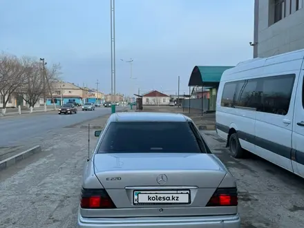 Mercedes-Benz E 220 1993 года за 2 500 000 тг. в Кызылорда – фото 3