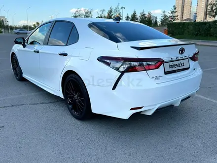 Toyota Camry 2022 года за 12 700 000 тг. в Караганда – фото 2