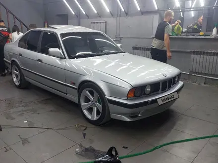 BMW 520 1991 года за 1 880 000 тг. в Караганда – фото 3