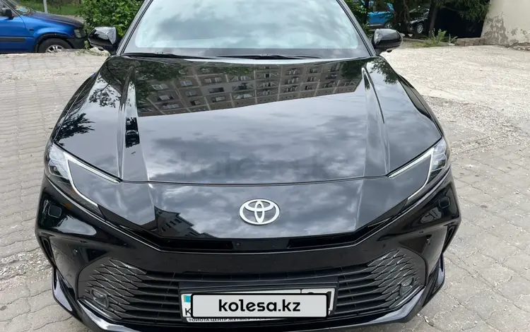Toyota Camry 2025 года за 20 200 000 тг. в Алматы