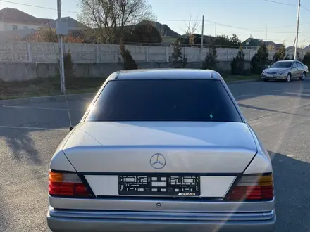 Mercedes-Benz E 230 1992 года за 2 100 000 тг. в Шымкент – фото 3