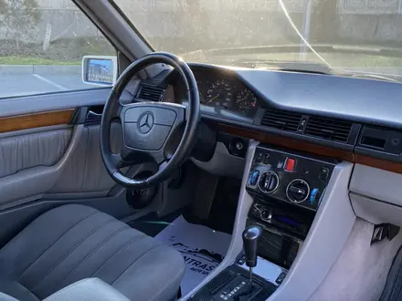 Mercedes-Benz E 230 1992 года за 2 100 000 тг. в Шымкент – фото 4