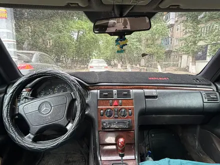Mercedes-Benz E 230 1996 года за 1 300 000 тг. в Караганда – фото 4