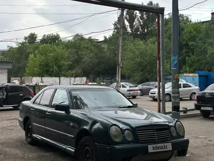 Mercedes-Benz E 230 1996 года за 1 300 000 тг. в Караганда – фото 5
