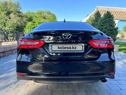 Toyota Camry 2019 года за 14 800 000 тг. в Алматы – фото 12