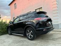 Toyota RAV4 2018 годаfor13 500 000 тг. в Атырау