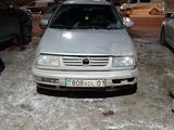 Volkswagen Vento 1996 года за 400 000 тг. в Астана