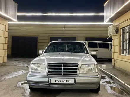 Mercedes-Benz E 320 1993 года за 2 000 000 тг. в Тараз