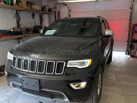 Jeep Grand Cherokee 2018 года за 12 500 000 тг. в Атырау