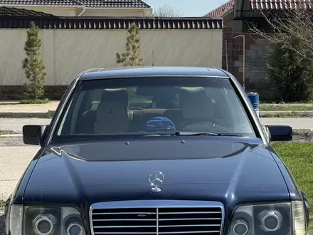 Mercedes-Benz E 220 1994 года за 2 500 000 тг. в Шымкент
