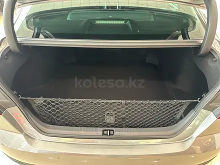 Toyota Camry Luxe eCVT 2025 года за 24 190 000 тг. в Алматы – фото 11