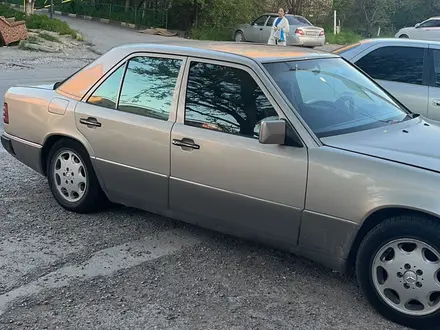 Mercedes-Benz E 200 1991 года за 1 800 000 тг. в Шымкент – фото 2