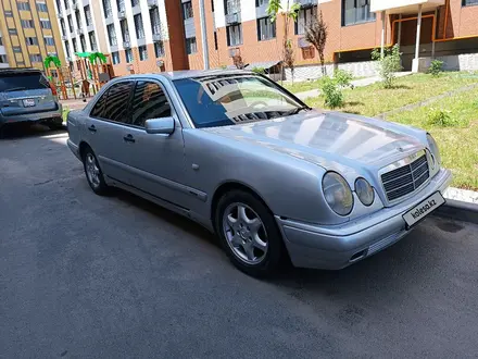 Mercedes-Benz E 230 1996 года за 2 100 000 тг. в Алматы