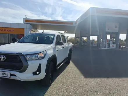 Toyota Hilux 2023 года за 24 000 000 тг. в Уральск – фото 2