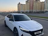Hyundai Elantra 2022 года за 11 990 000 тг. в Астана – фото 3