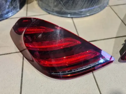 Фонарь задний на Mercedes S-class за 100 000 тг. в Алматы – фото 3