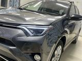 Toyota RAV4 2017 годаүшін8 100 000 тг. в Актау