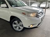 Toyota Highlander 2013 года за 15 500 000 тг. в Алматы – фото 2