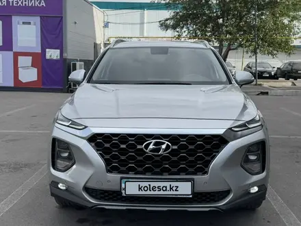 Hyundai Santa Fe 2019 года за 15 000 000 тг. в Алматы