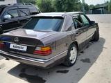 Mercedes-Benz E 280 1993 года за 1 600 000 тг. в Алматы – фото 3