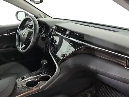 Toyota Camry 2021 года за 13 330 000 тг. в Астана – фото 17