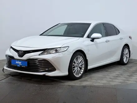 Toyota Camry 2021 года за 13 330 000 тг. в Астана
