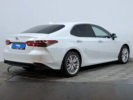 Toyota Camry 2021 года за 13 330 000 тг. в Астана – фото 5