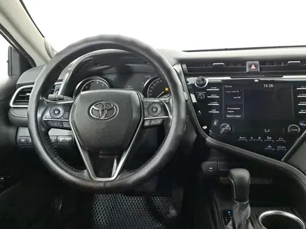 Toyota Camry 2021 года за 13 330 000 тг. в Астана – фото 24