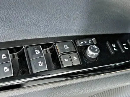 Toyota Camry 2021 года за 13 330 000 тг. в Астана – фото 25