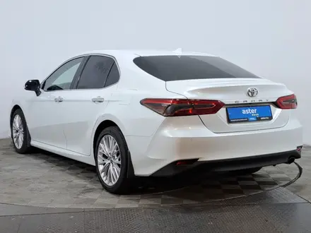 Toyota Camry 2021 года за 13 330 000 тг. в Астана – фото 7