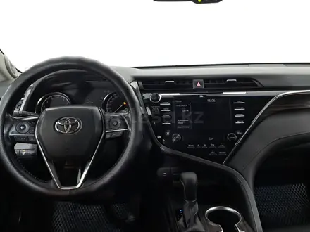 Toyota Camry 2021 года за 13 330 000 тг. в Астана – фото 15