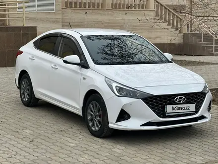 Hyundai Accent 2021 года за 7 800 000 тг. в Уральск – фото 2