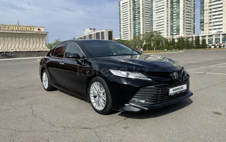 Toyota Camry 2019 года за 17 000 000 тг. в Астана