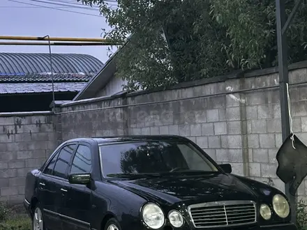 Mercedes-Benz E 320 1998 года за 2 300 000 тг. в Алматы – фото 4