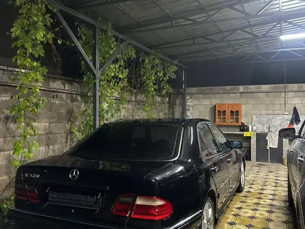 Mercedes-Benz E 320 1998 года за 2 300 000 тг. в Алматы – фото 8