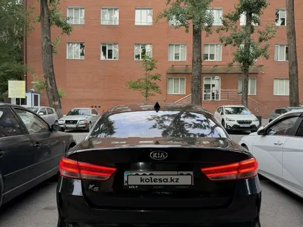 Kia K5 2019 года за 9 100 000 тг. в Алматы – фото 2
