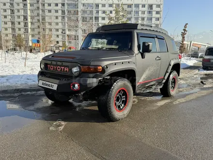 Toyota FJ Cruiser 2006 года за 12 800 000 тг. в Алматы – фото 2