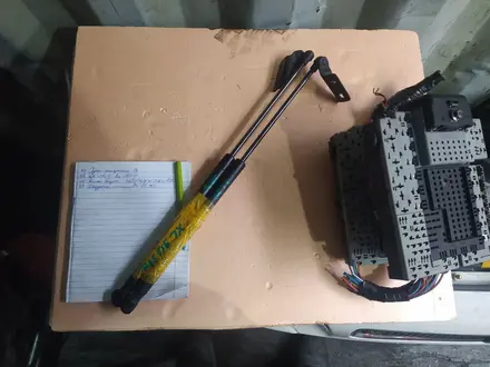 Торсионы багажника Volvo xc 90 за 15 000 тг. в Алматы