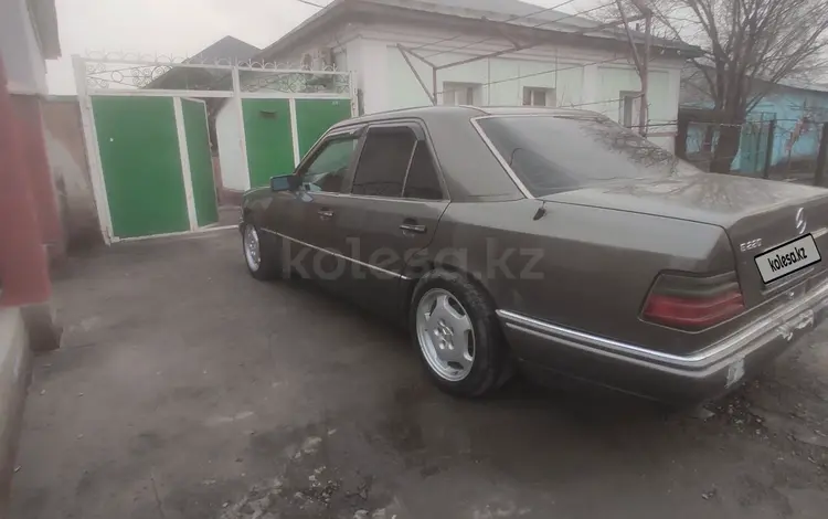 Mercedes-Benz E 220 1993 года за 2 500 000 тг. в Арысь