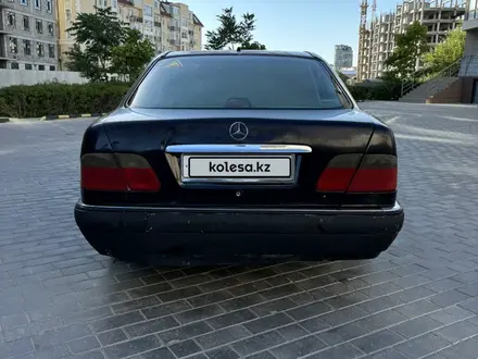 Mercedes-Benz E 230 1996 года за 2 000 000 тг. в Актау – фото 4