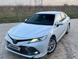 Toyota Camry 2019 года за 15 300 000 тг. в Туркестан – фото 2